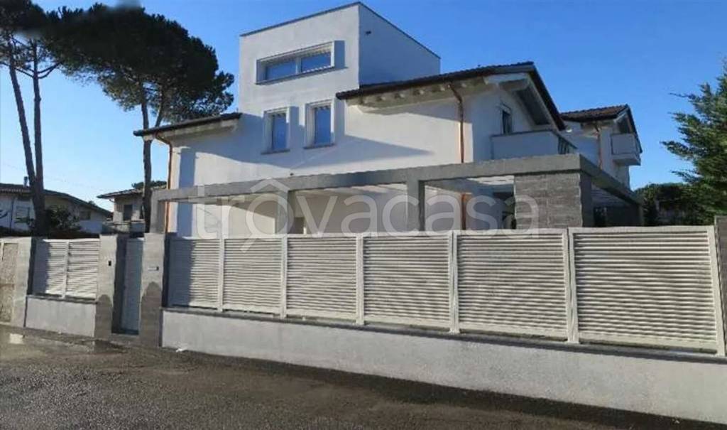 casa indipendente in vendita a Montignoso