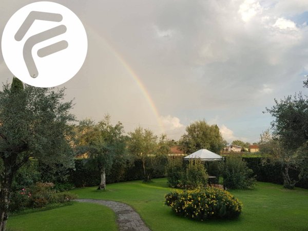 casa indipendente in vendita a Montignoso in zona Renella