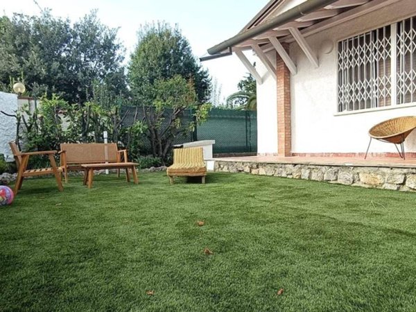 casa indipendente in vendita a Montignoso in zona Cinquale
