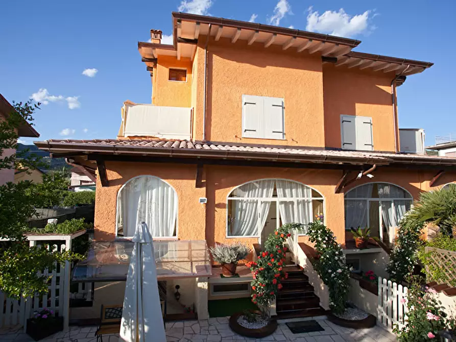 casa indipendente in vendita a Montignoso in zona Cervaiolo