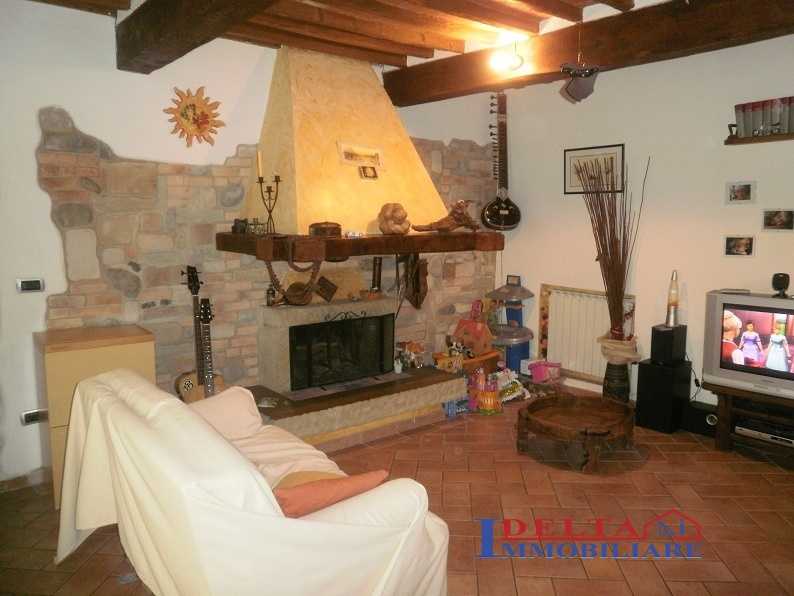casa indipendente in vendita a Montignoso