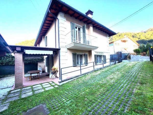 casa indipendente in vendita a Montignoso in zona Capanne