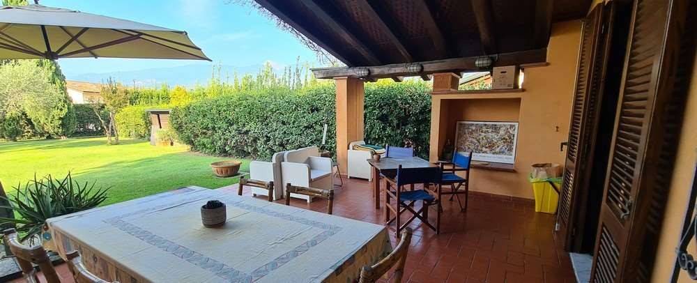casa indipendente in vendita a Montignoso in zona Cinquale