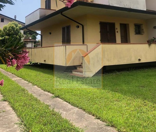 casa indipendente in vendita a Montignoso in zona Renella