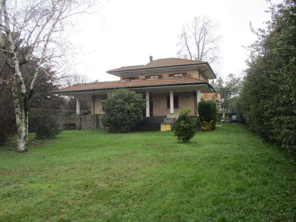 casa indipendente in vendita a Montignoso