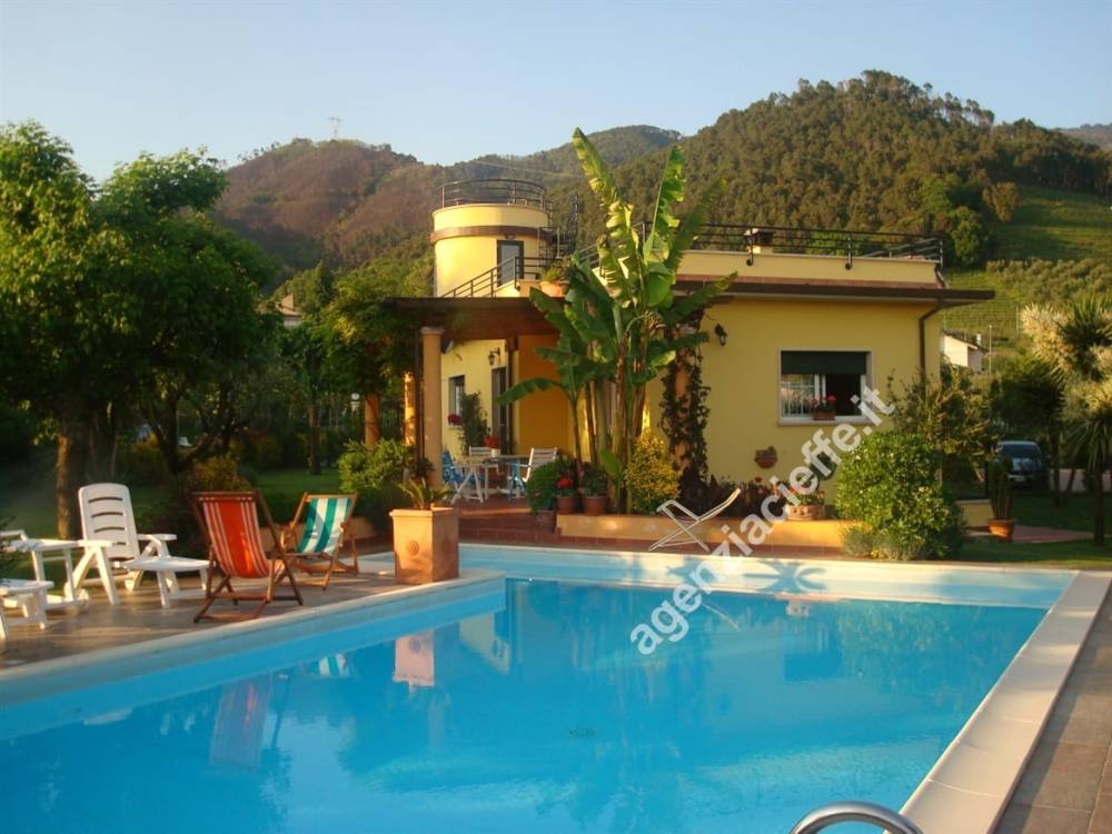 casa indipendente in vendita a Montignoso in zona Debbia