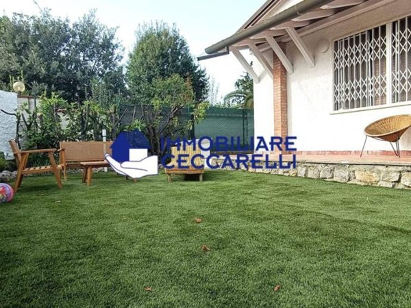 casa indipendente in vendita a Montignoso in zona Cinquale
