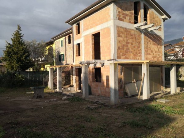 casa indipendente in vendita a Montignoso in zona Cervaiolo