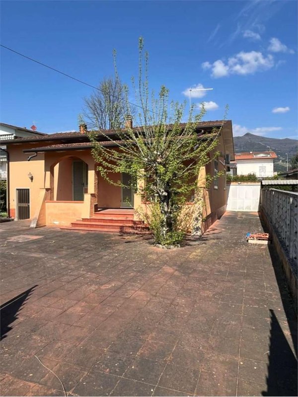 casa indipendente in vendita a Montignoso in zona Cinquale
