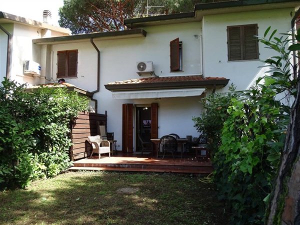 casa indipendente in vendita a Montignoso in zona Cinquale