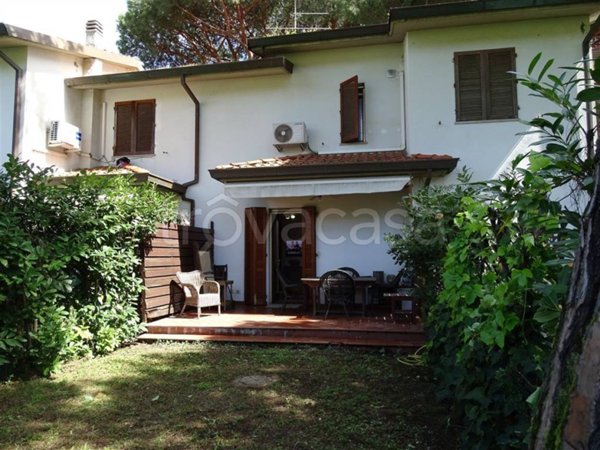 casa indipendente in vendita a Montignoso in zona Cinquale