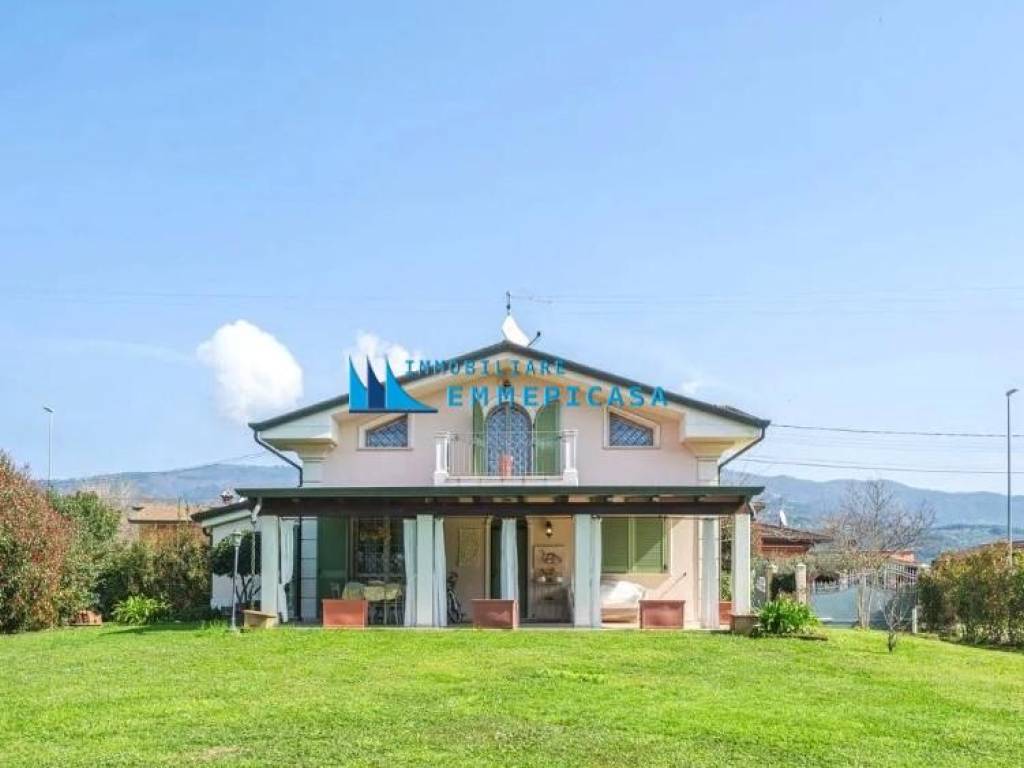 casa indipendente in vendita a Montignoso in zona Cervaiolo