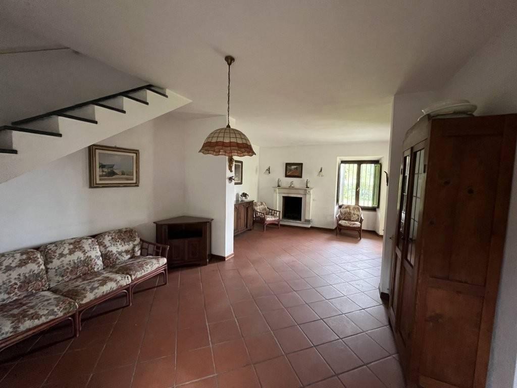 casa indipendente in vendita a Montignoso in zona Capanne