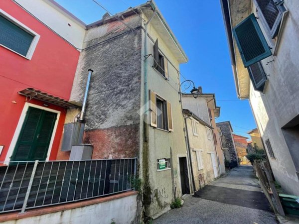 casa indipendente in vendita a Montignoso in zona Capanne