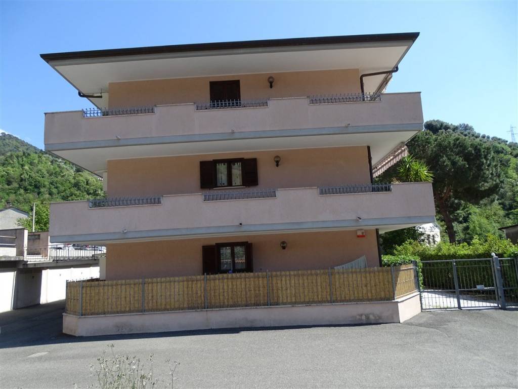 appartamento in vendita a Montignoso in zona Capanne