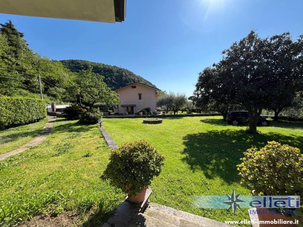 casa semindipendente in vendita a Montignoso in zona Capanne