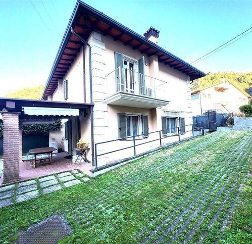 casa indipendente in vendita a Montignoso in zona Capanne