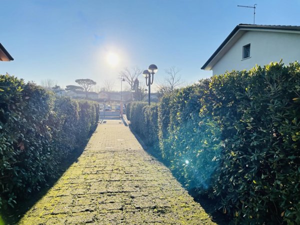 casa indipendente in vendita a Montignoso