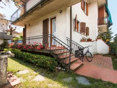 casa indipendente in vendita a Montignoso in zona Cinquale