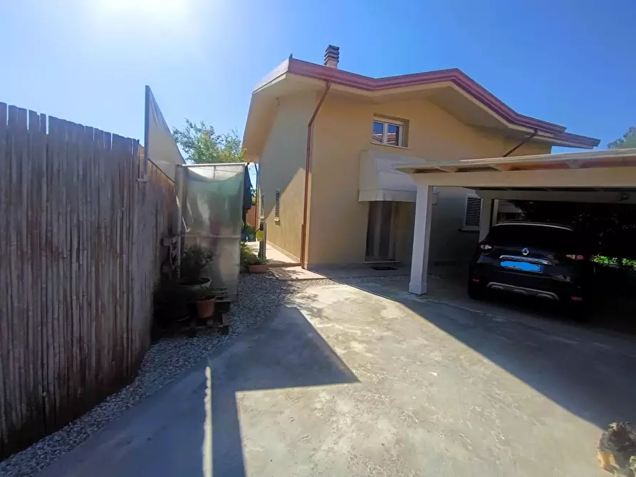 casa indipendente in vendita a Montignoso