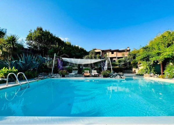 casa indipendente in vendita a Montignoso
