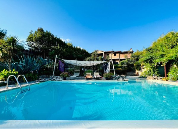 casa indipendente in vendita a Montignoso