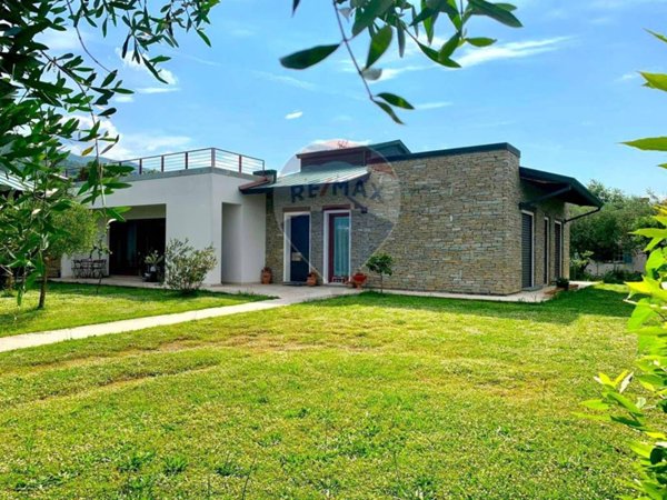 casa indipendente in vendita a Montignoso in zona Renella