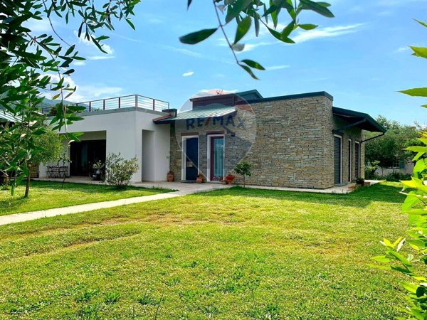 casa indipendente in vendita a Montignoso in zona Renella