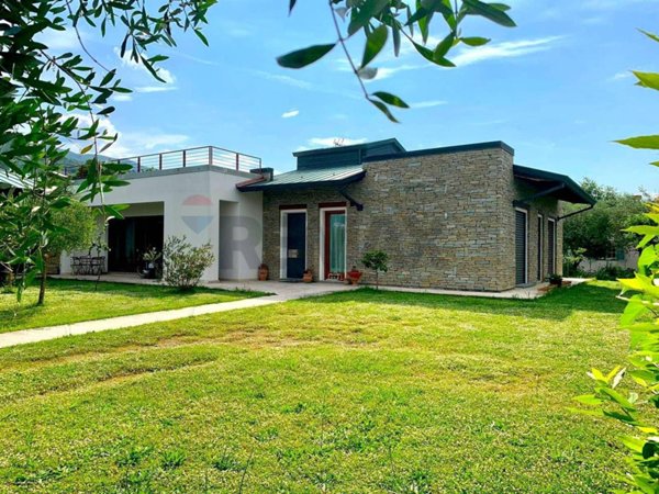 casa indipendente in vendita a Montignoso in zona Renella