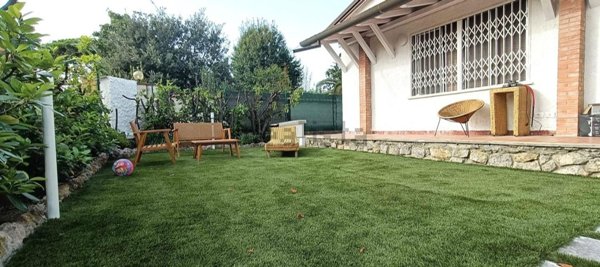 casa indipendente in vendita a Montignoso in zona Cinquale
