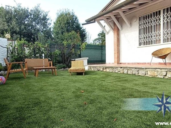casa indipendente in vendita a Montignoso in zona Cinquale