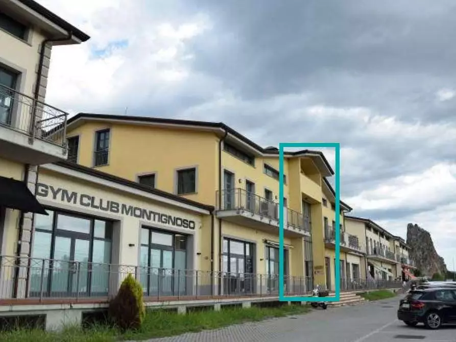 ufficio in vendita a Montignoso in zona Renella