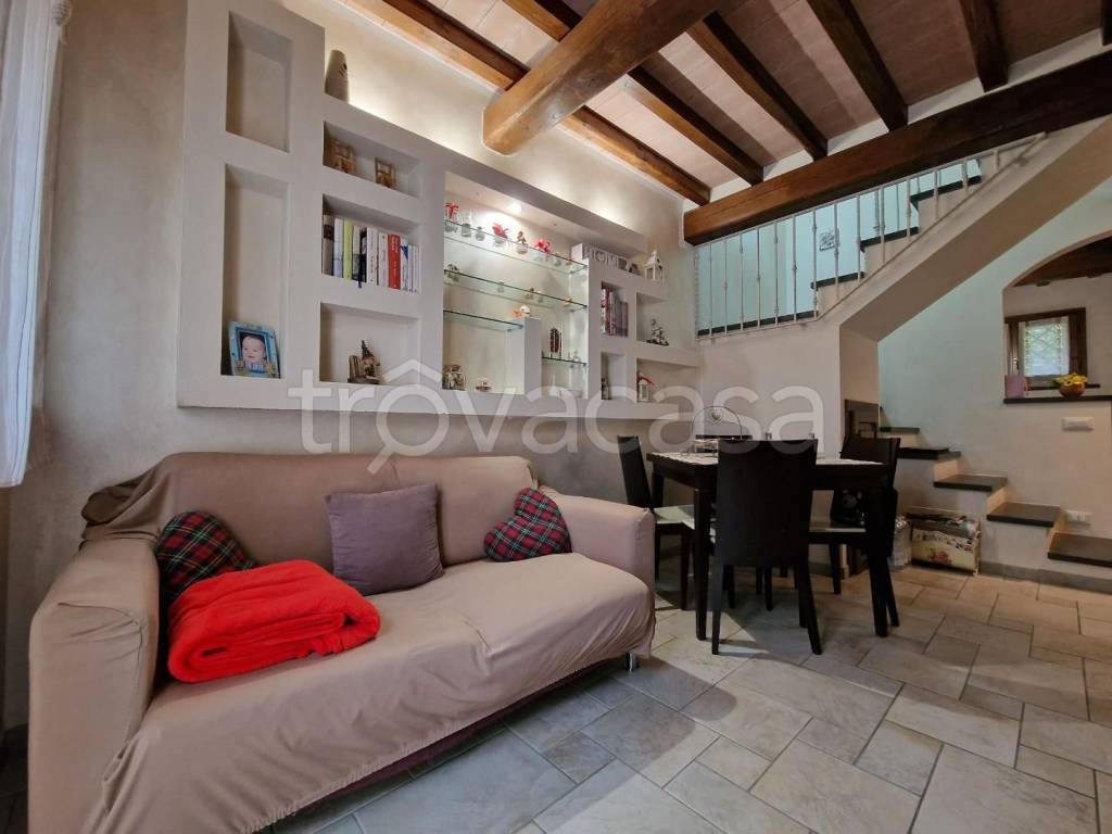 casa indipendente in vendita a Montignoso