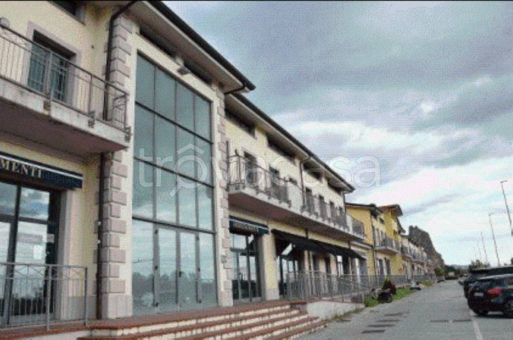 ufficio in vendita a Montignoso in zona Renella