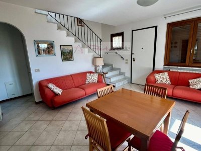 casa indipendente in vendita a Montignoso in zona Renella