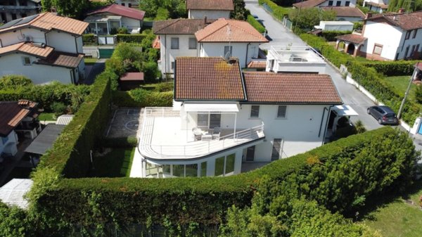casa indipendente in vendita a Montignoso in zona Cinquale