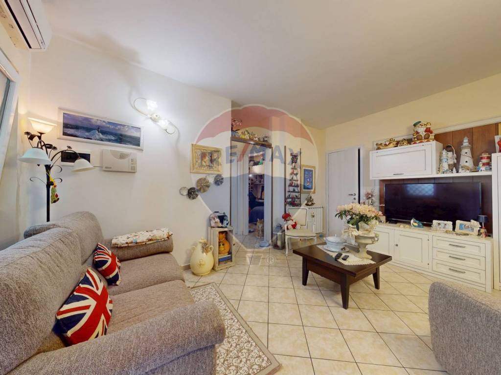 appartamento in vendita a Montignoso in zona Renella