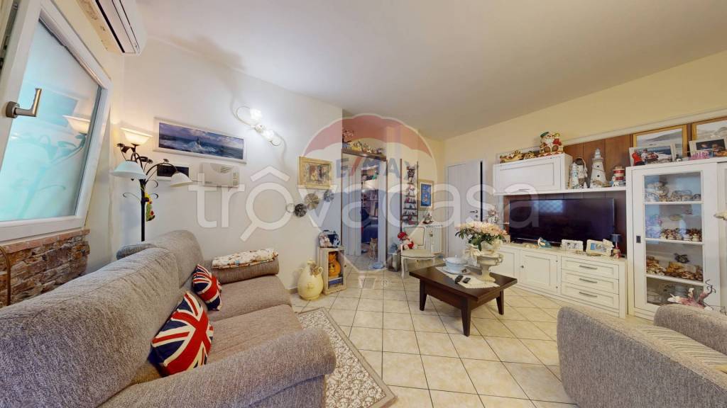 appartamento in vendita a Montignoso in zona Renella