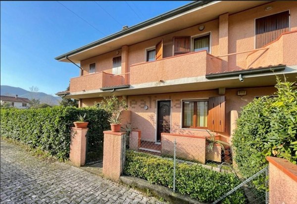 casa indipendente in vendita a Montignoso in zona Cinquale