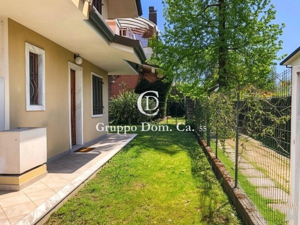 casa indipendente in vendita a Montignoso in zona Cinquale