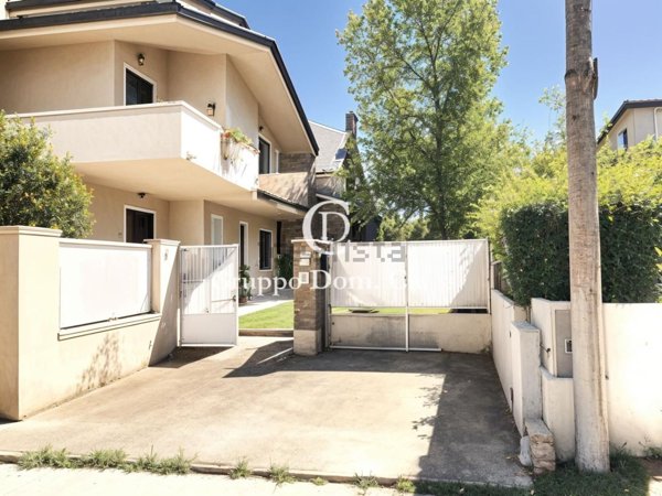 casa indipendente in vendita a Montignoso in zona Cinquale