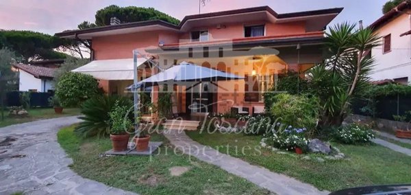casa indipendente in vendita a Montignoso in zona Cinquale