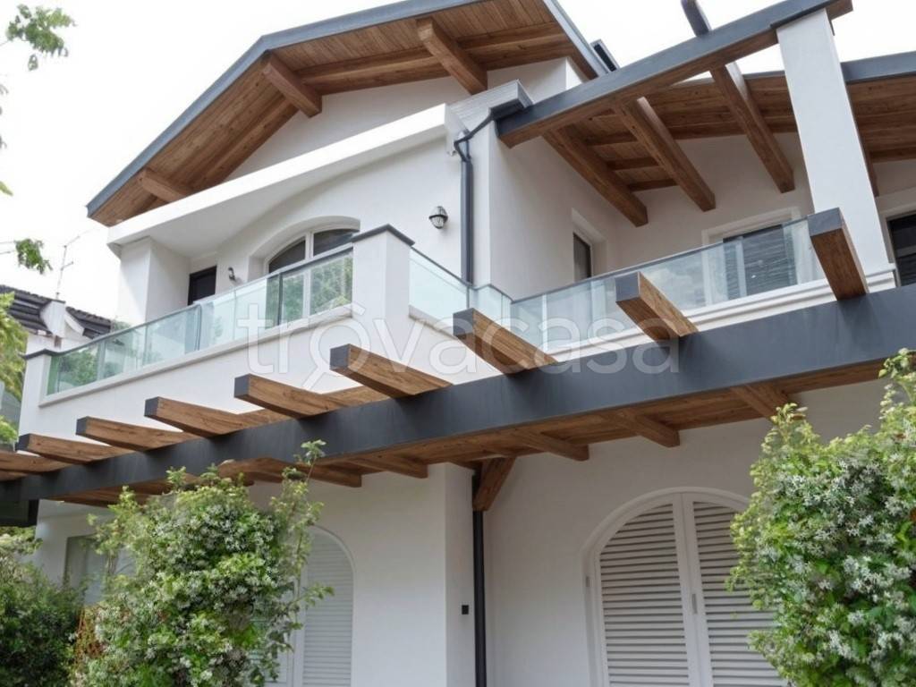 casa indipendente in vendita a Montignoso