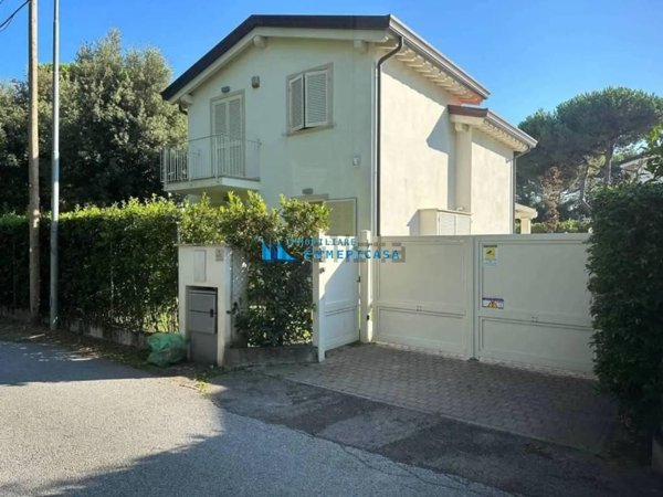casa indipendente in vendita a Montignoso in zona Cinquale