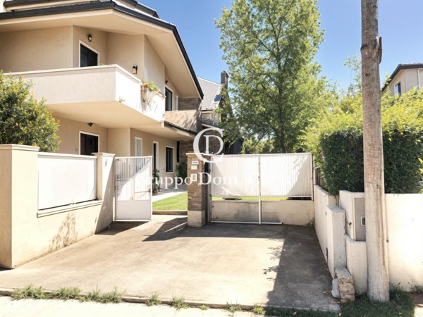 casa indipendente in vendita a Montignoso in zona Cinquale