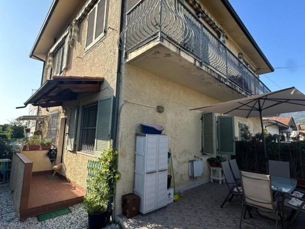 appartamento in vendita a Montignoso in zona Renella