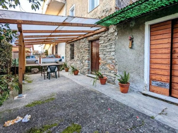 casa indipendente in vendita a Montignoso in zona Palatina