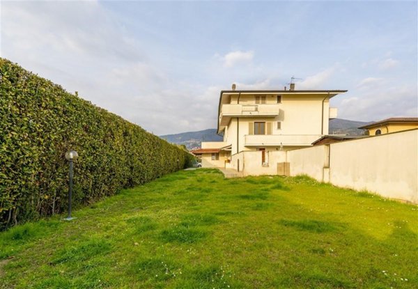 casa indipendente in vendita a Montignoso in zona Cervaiolo