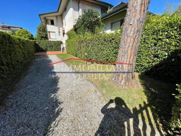 appartamento in vendita a Montignoso in zona Renella