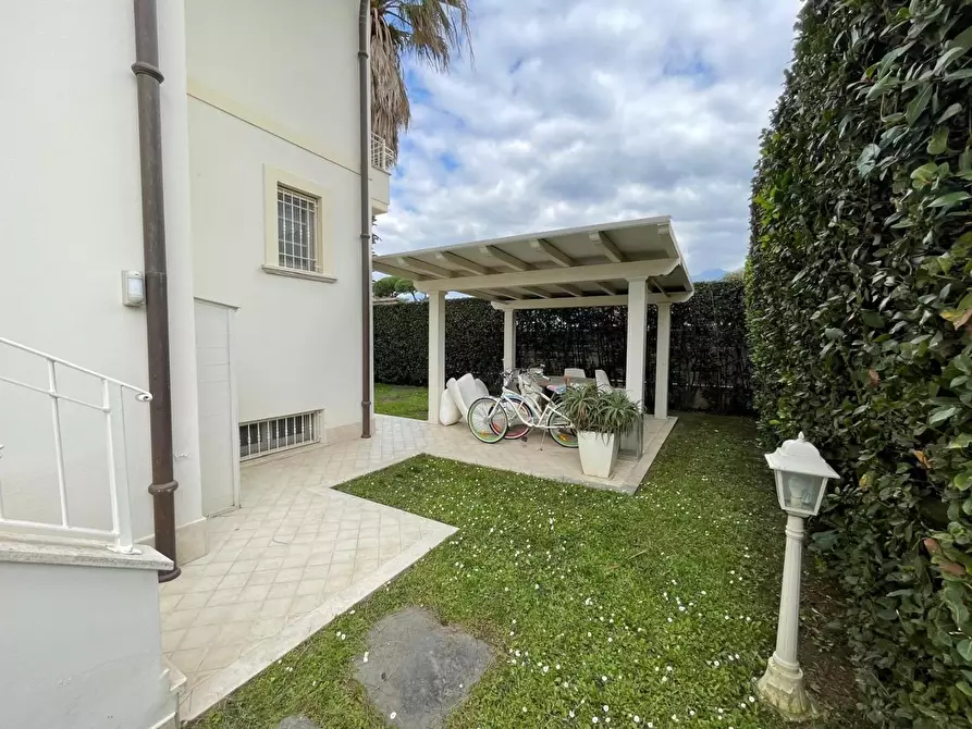 casa indipendente in vendita a Montignoso in zona Cinquale